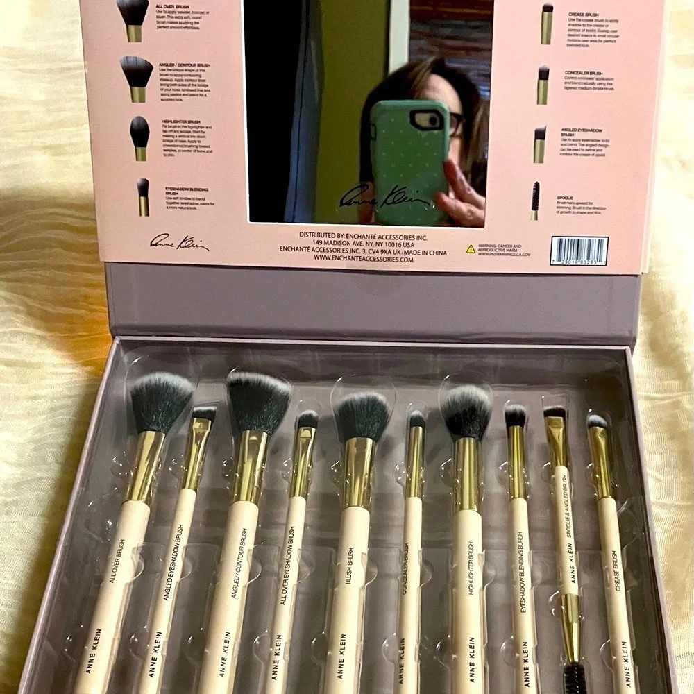 Anne Klein Makeup Brush Collection